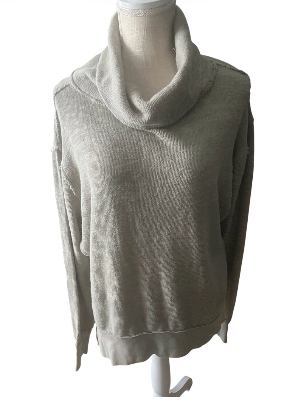 WE THE FREE OVERSIZED TIMMY TURTLENECK SWEATER SIZE XS